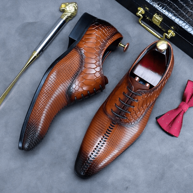 Luxury men's flat lace-up leather Oxford shoes with a stylish snake-skin pattern and classic design.