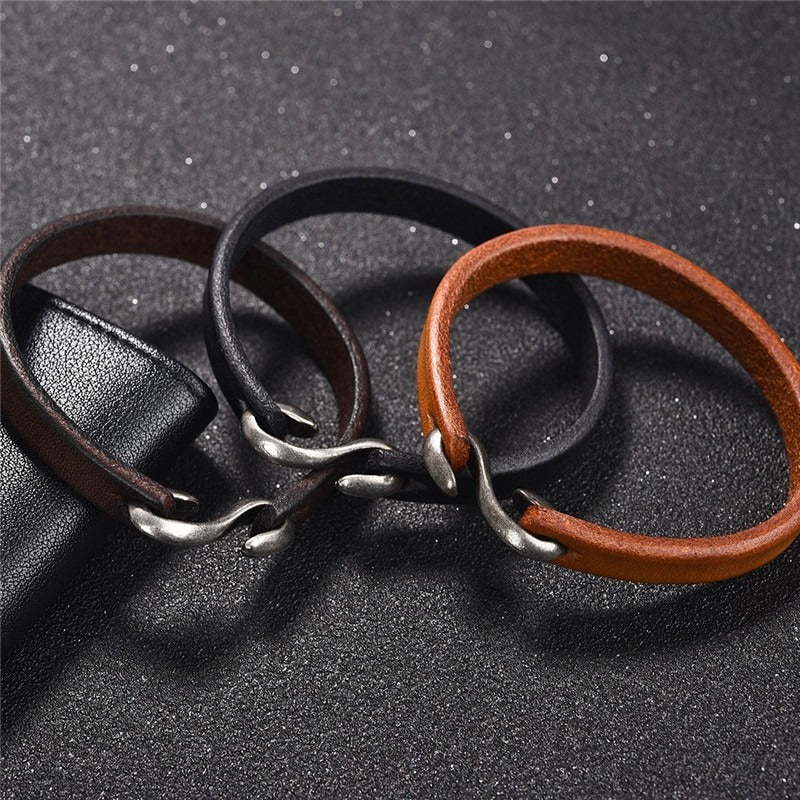 Stylish original style bracelets in black, brown, and vintage leather with metal clasps, perfect for grunge outfits.