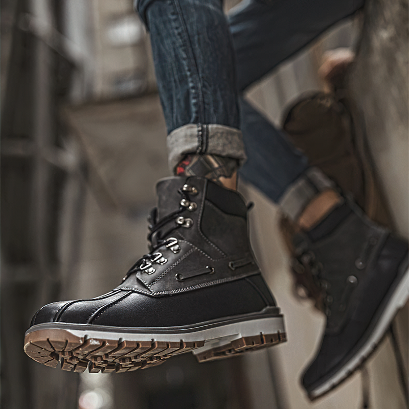 Outdoor waterproof men's motorcycle boots in black, featuring a rugged design and thick sole for winter wear.