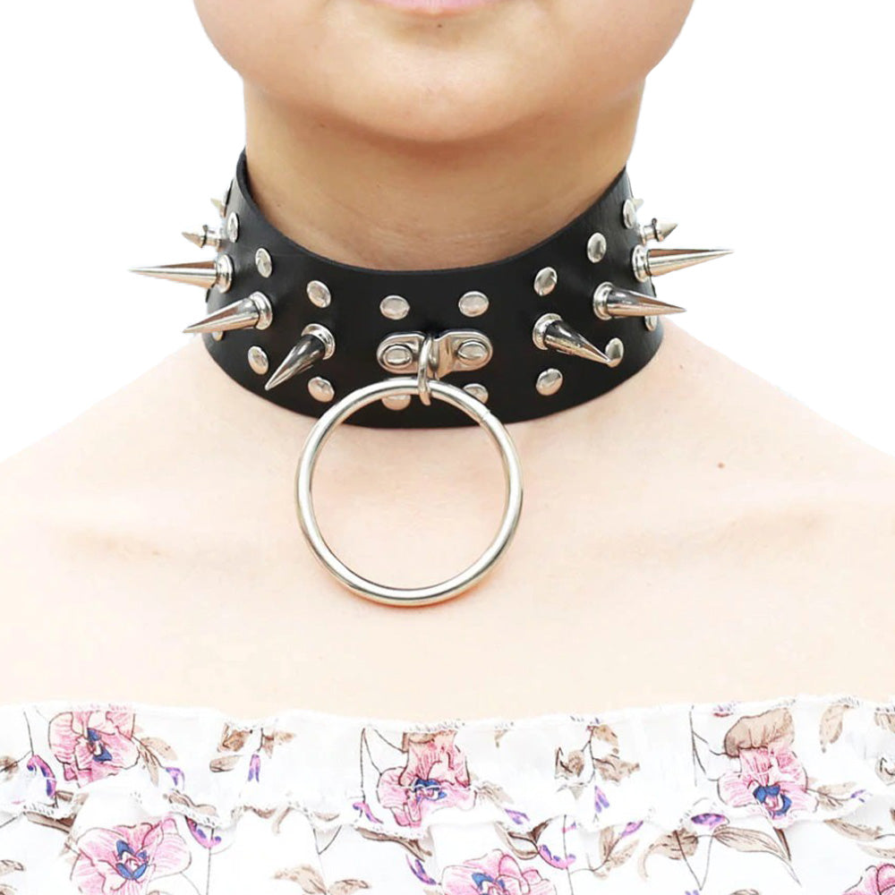 Oversized gothic choker necklace with spikes and ring, made of faux leather, perfect for rocker and cosplay styles.