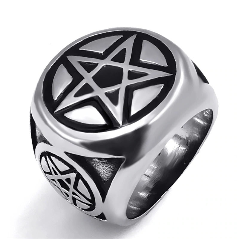 Pentagram star ring in silver, perfect for punk band fashion and alternative jewelry lovers.