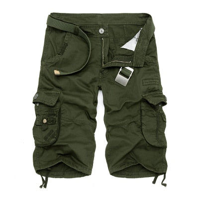 Cool green military shorts for men, perfect for urban and punk style outfits, featuring multiple pockets and a loose fit.