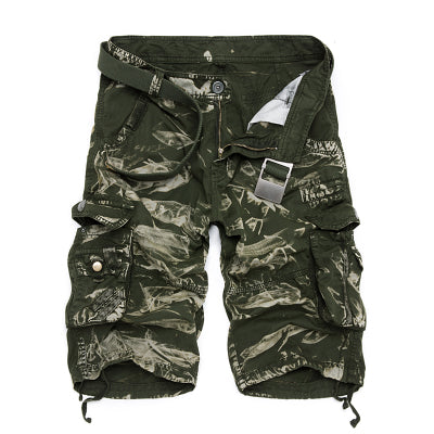 Cool men's rock style military shorts in urban green, practical with pockets and loose fit, perfect for concert looks.