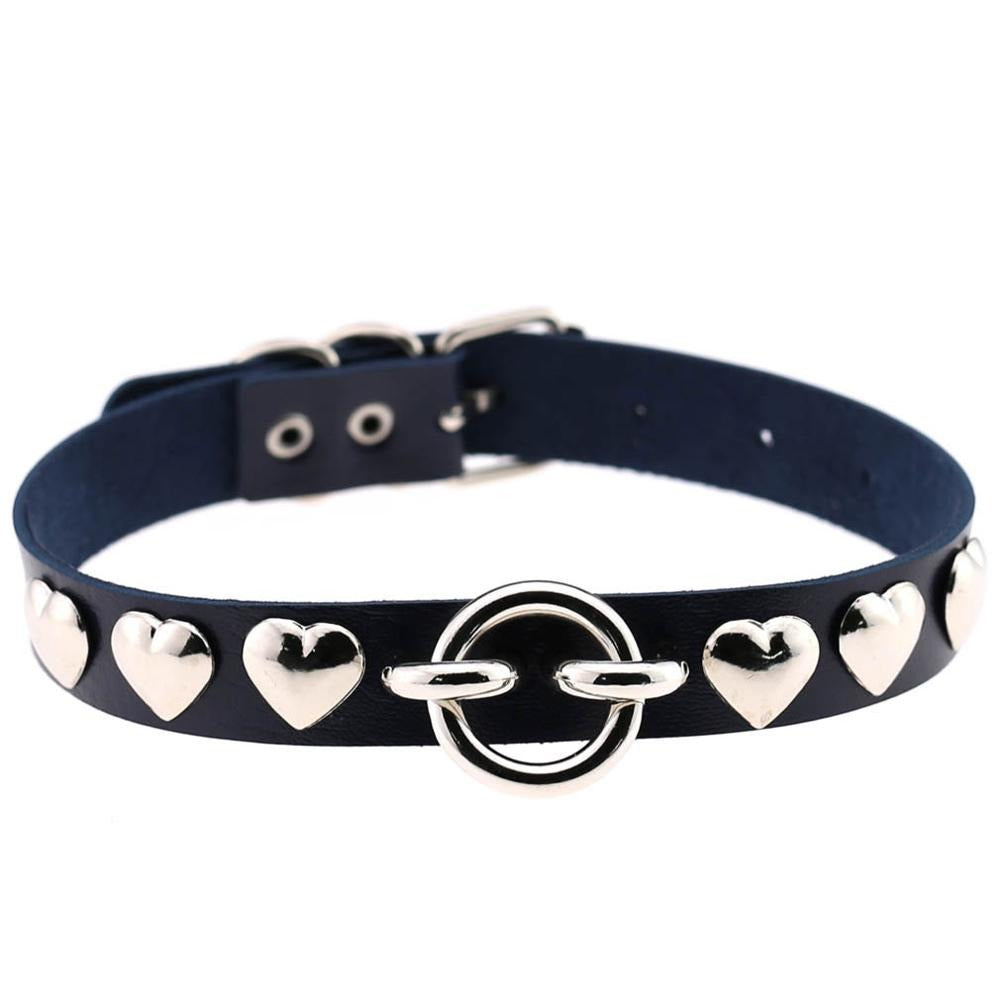 Black PU leather choker with six silver hearts and a secure clasp, perfect gothic vintage accessory.