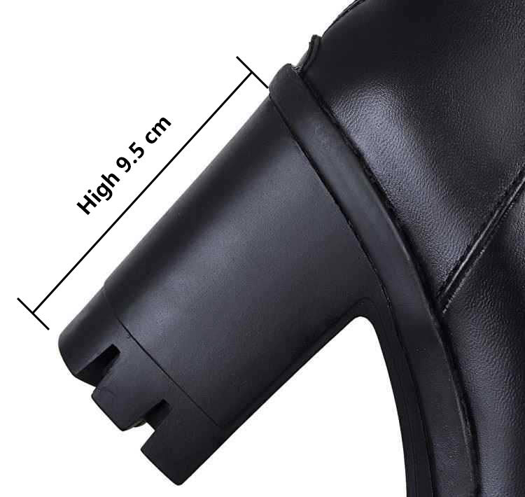 Close-up of the stylish black women's boot heel, featuring a height measurement of 9.5 cm for gothic outfit lovers.