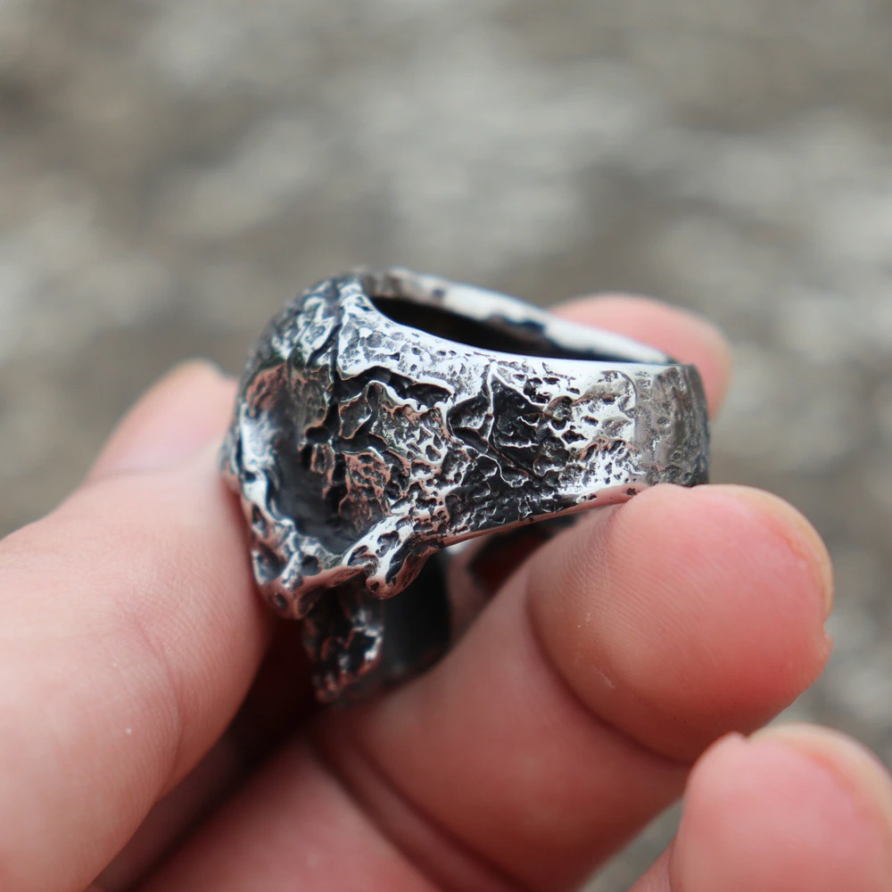 Close-up of a rugged stainless steel punk men's ring featuring a skull design, perfect for edgy jewelry enthusiasts.