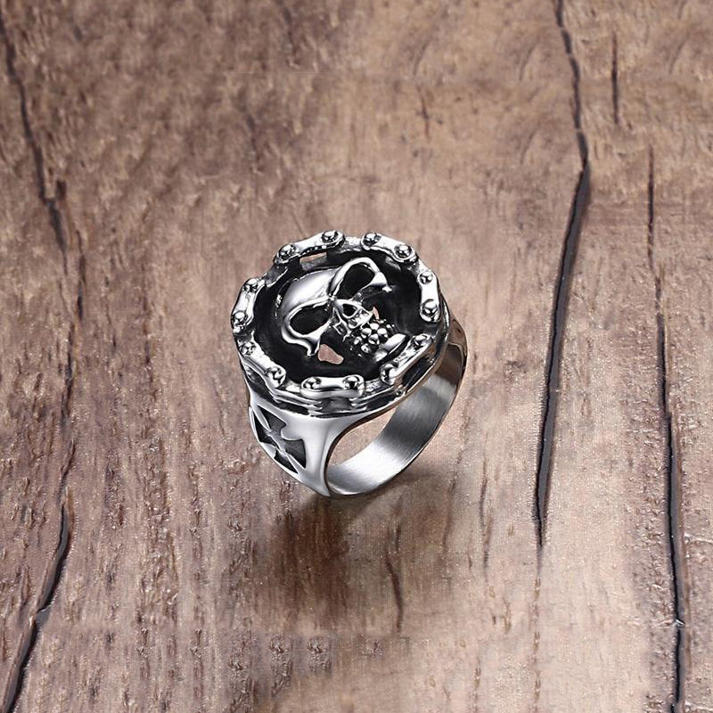 Stainless steel skull ring with detailed design, perfect for alternative fashion and unisex style.