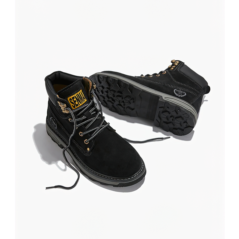 Real leather vintage combat boots in black, featuring a sturdy sole and stylish lace-up design for men.