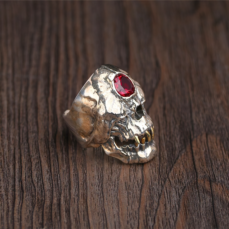 Red crystal skull ring in stainless steel, crafted for gothic style enthusiasts, suitable for both men and women.