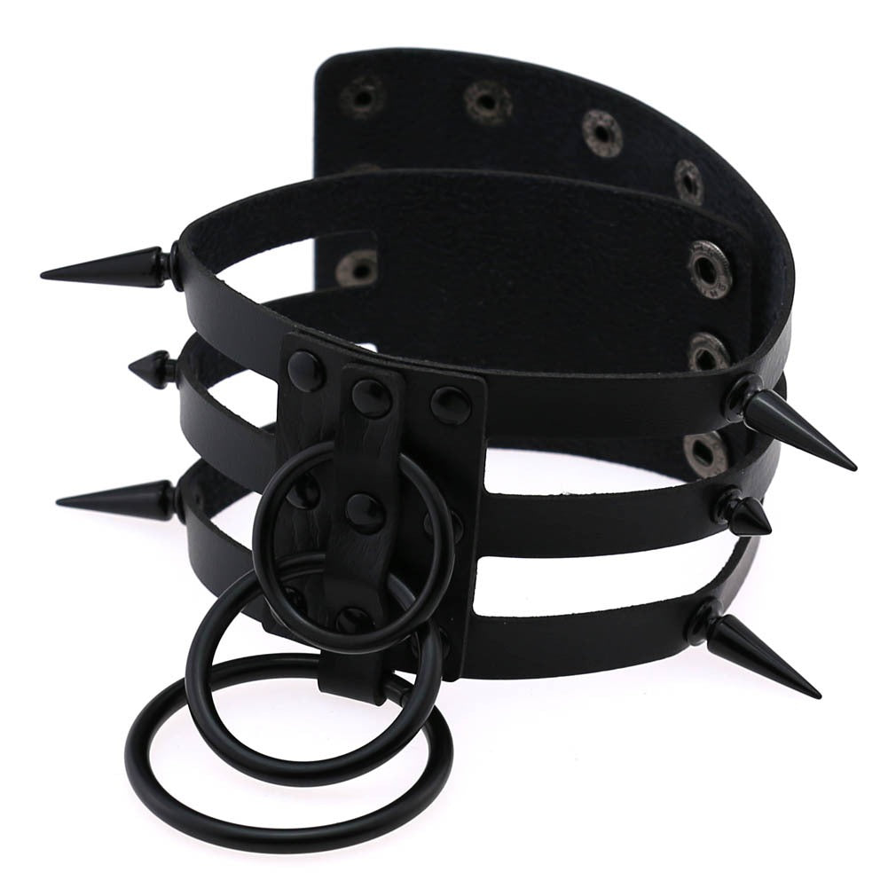 Rivet leather spiked choker with metal rings, perfect for alternative fashion and rock outfits.