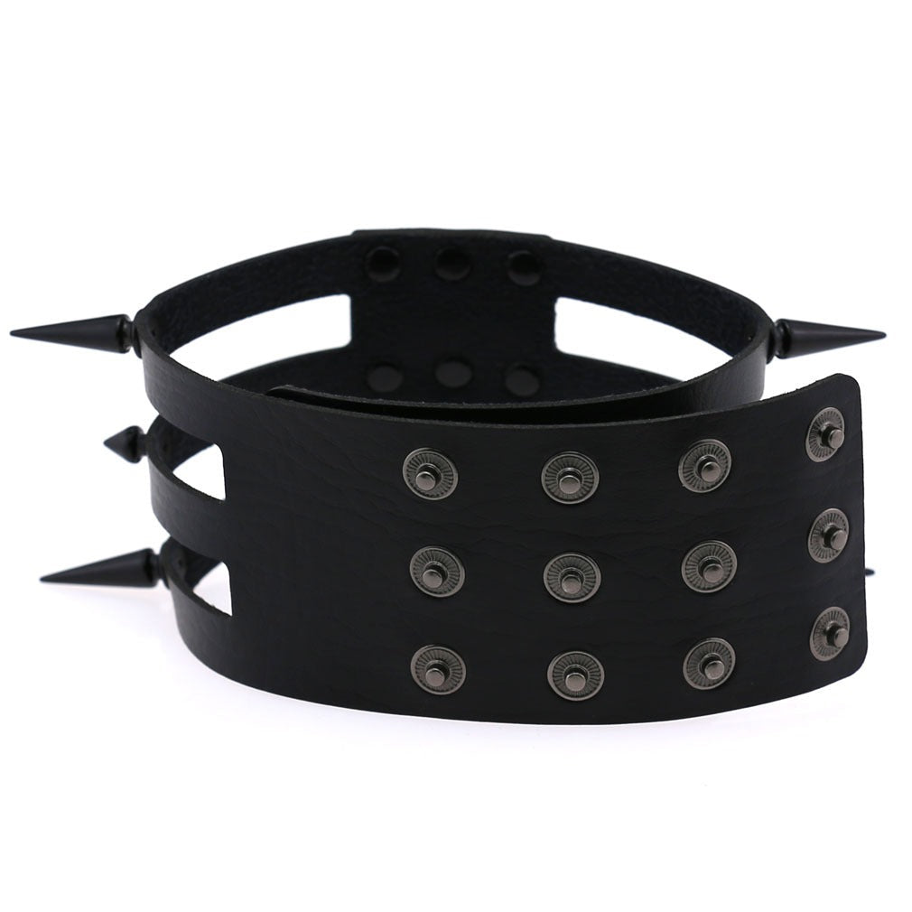 Rivet leather spiked choker with zinc alloy details for punk fashion and rock concerts.