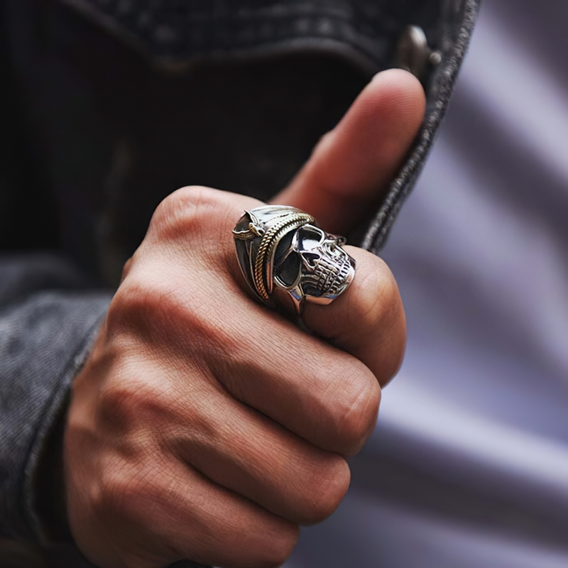 Rock style unisex adjustable ring with pirate captain skull, perfect for edgy fashion enthusiasts.