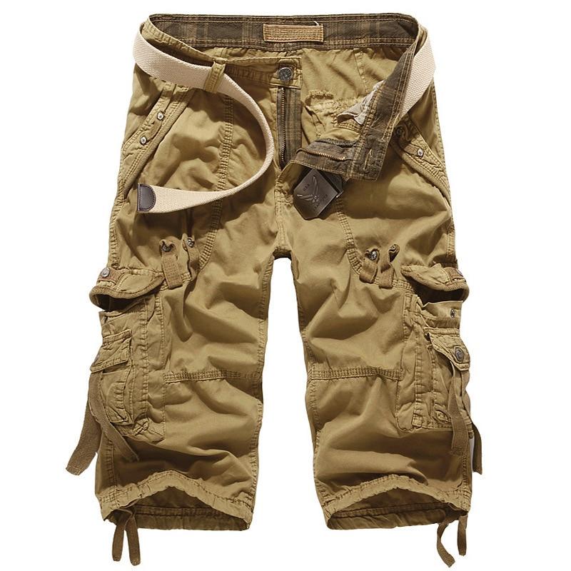 Rock style loose camouflage cargo shorts for men with pockets and a comfortable fit.