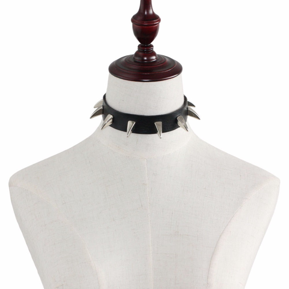 Stylish spiked leather choker necklace on a mannequin, perfect for rock and gothic fashion.