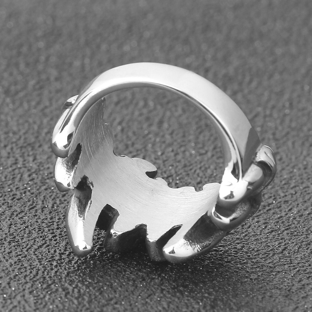 Rock style wolf claw ring, punk fashion jewelry for men and women, edgy accessory for standout style.