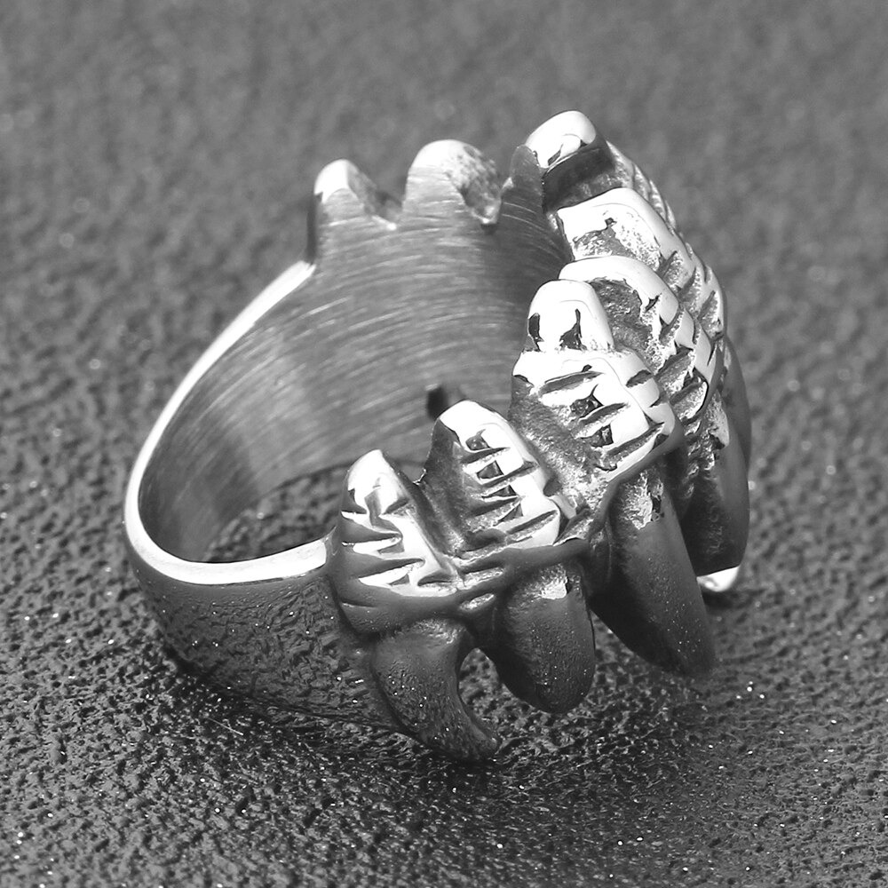 Rock-style ring featuring a detailed wolf claw design, perfect for punk fashion jewelry for men and women.