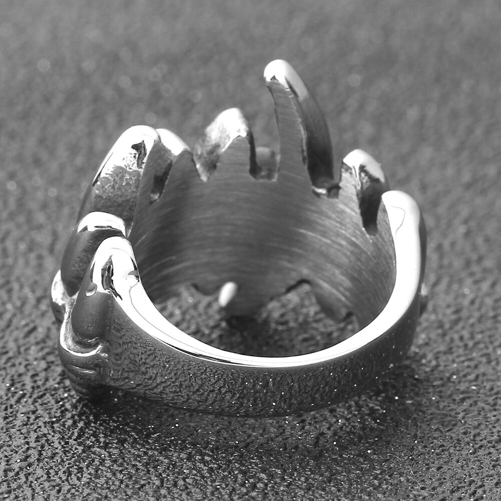 Punk style ring designed as a sharp wolf claw, perfect fashion jewelry for men and women, showcasing unique rock style.