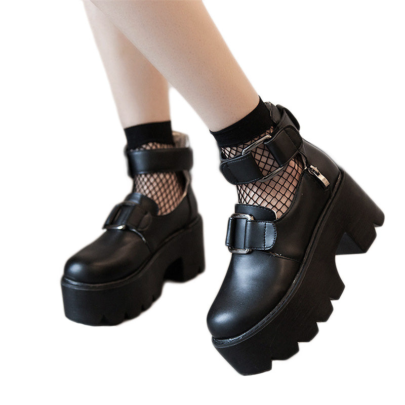Women’s chunky black pumps with buckle and fishnet socks, perfect for rock and gothic fashion.