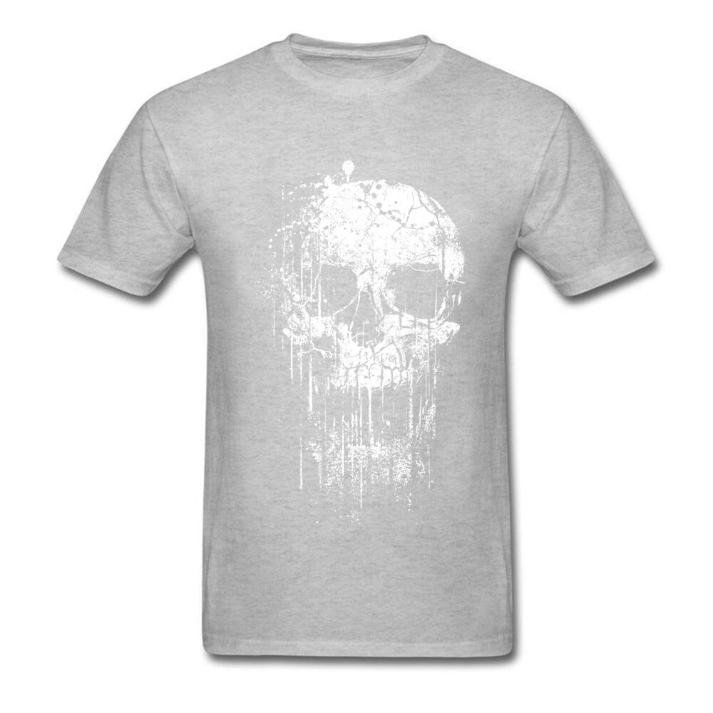 Unisex gray skull print t-shirt, stylish rock fashion for men and women, made from quality materials.