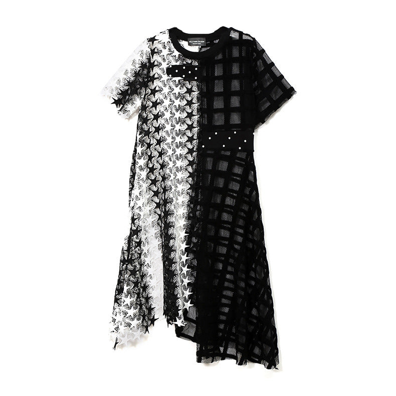 Round neck short sleeve black and white loose dress with star and plaid patterns, perfect for spring outings or parties.