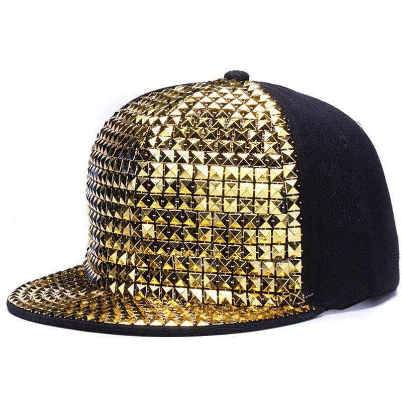 Shiny gold sequin snapback cap, stylish unisex baseball hat for men and women, perfect casual accessory.