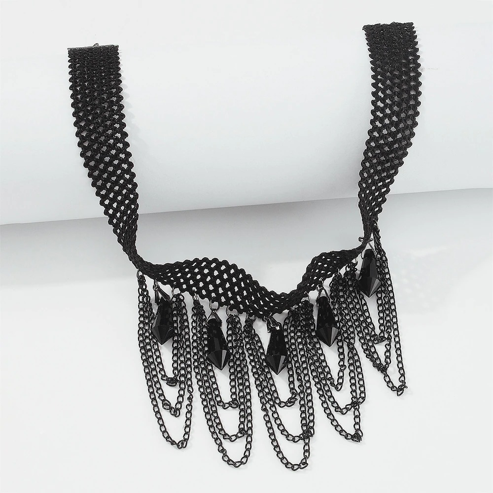 Elegant black women’s choker necklace with rhinestones, perfect for steampunk outfits and vintage style.