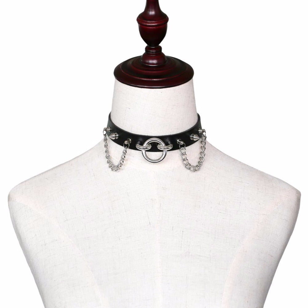 Gothic sexy collar choker with spikes and chains in PU leather, perfect for edgy fashion styles.