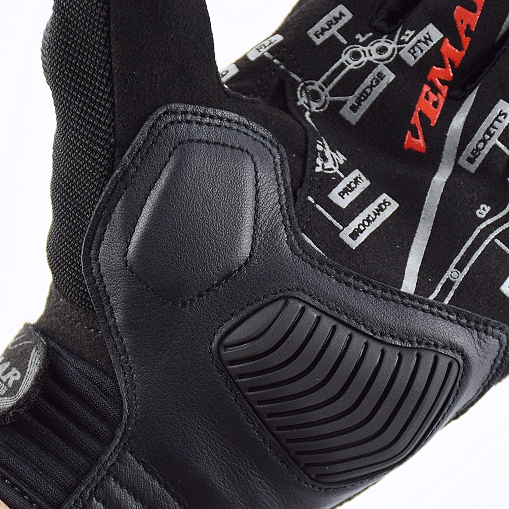 Close-up of shockproof motorcycle gloves showcasing rock style, touch screen features, and anti-slip elements.