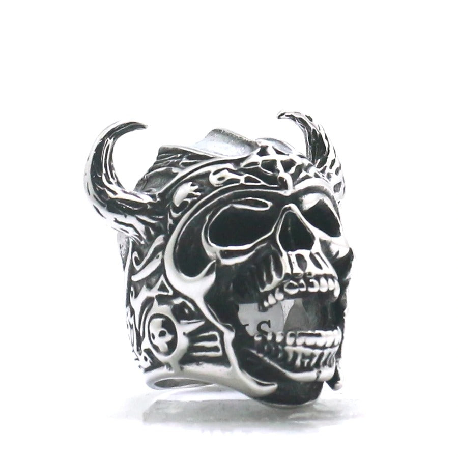 Viking warrior skull ring in silver 316L stainless steel with intricate horned design, perfect for bikers and jewelry lovers.