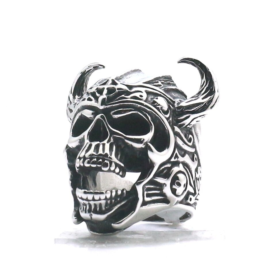 Silver Viking warrior skull ring with horns, unisex biker jewelry, perfect for parties or concerts.