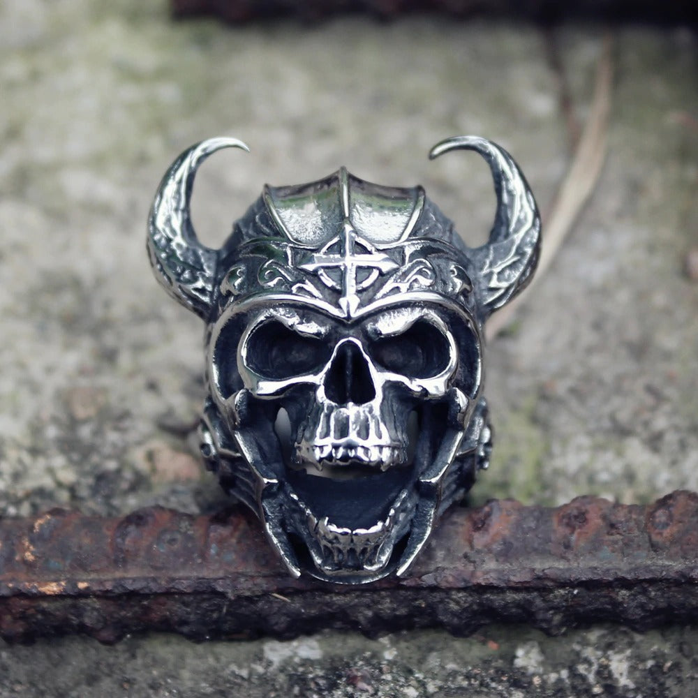 Silver Viking warrior skull ring with horns, perfect for bikers and unique jewelry lovers.