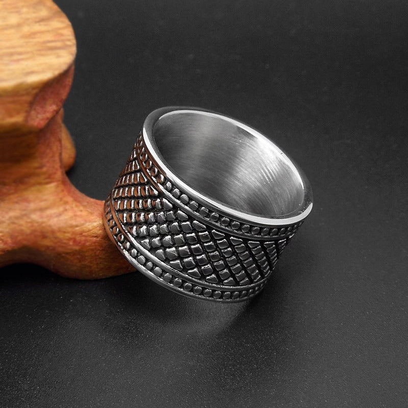 Silver unisex ring with grid pattern, stylish gothic jewelry, perfect for any outfit or occasion.