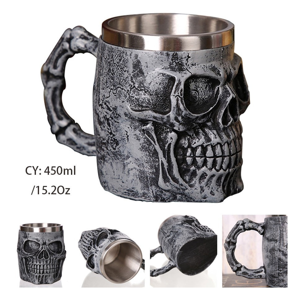 Gothic silver skull beer mug, 450ml, with bone-shaped handle and detailed skull design for stylish sips.