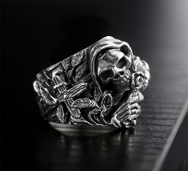 Vintage 925 sterling silver skull ring adorned with leaves, perfect for gothic and rock styles.