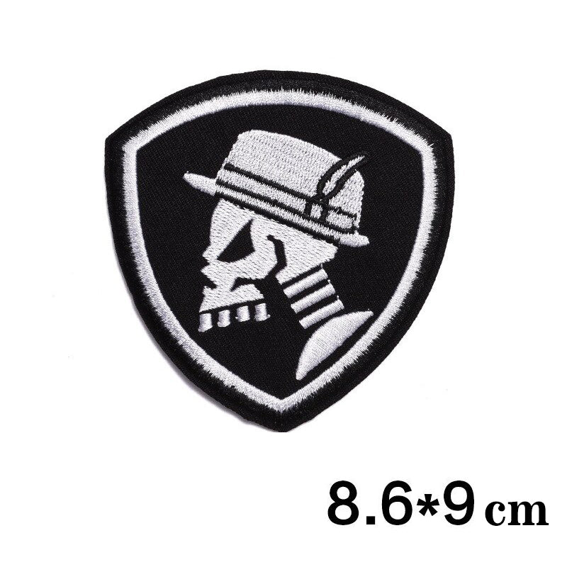 Skull and hat patch for clothes, 8.6x9cm, a trendy unisex accessory for jackets and bags, perfect for rock style outfits.