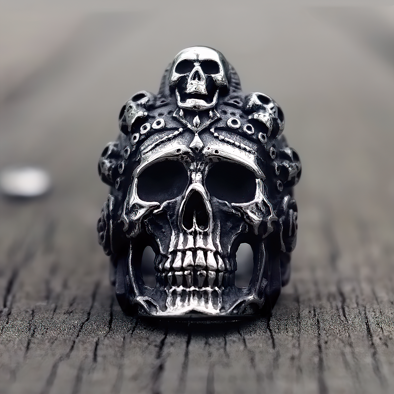 Skull biker vintage ring in stainless steel, featuring gothic skulls, perfect for rock and punk styles.