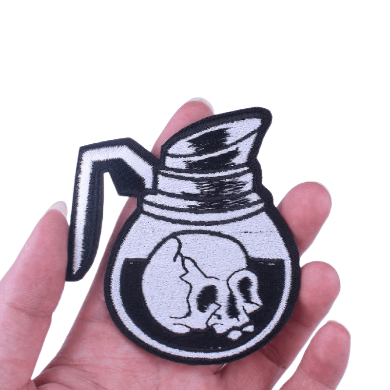 Stylish unisex skull coffee pot patch, perfect for gothic fashion and rock style embroidery.