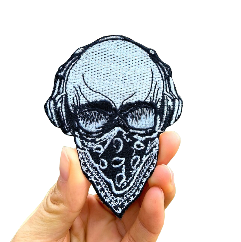 Unisex skull patch with bandage and headphones, perfect for jackets and bags in rock style.