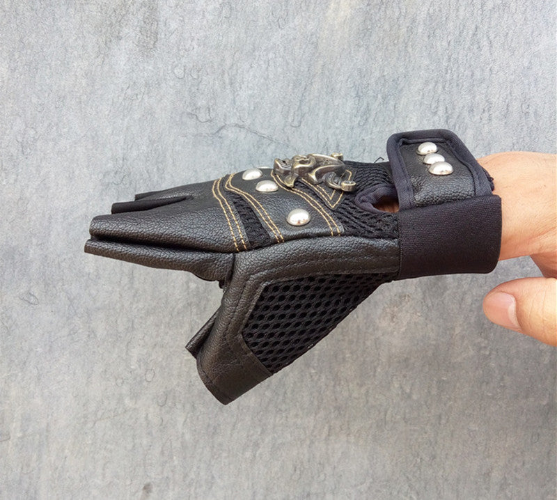 Skulls Rivet Gloves / Alternative Fashion Half Finger Gloves - HARD'N'HEAVY