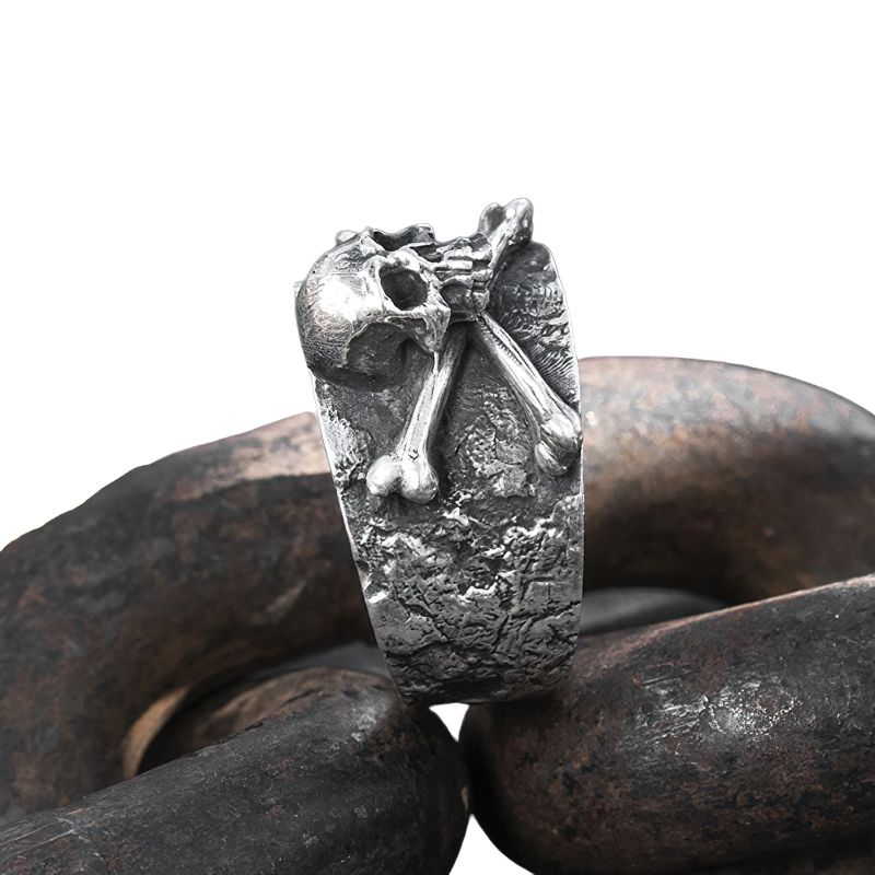 Solid retro Gothic ring featuring a crossbones skull design, crafted from 999 sterling silver, perfect for unisex fashion.