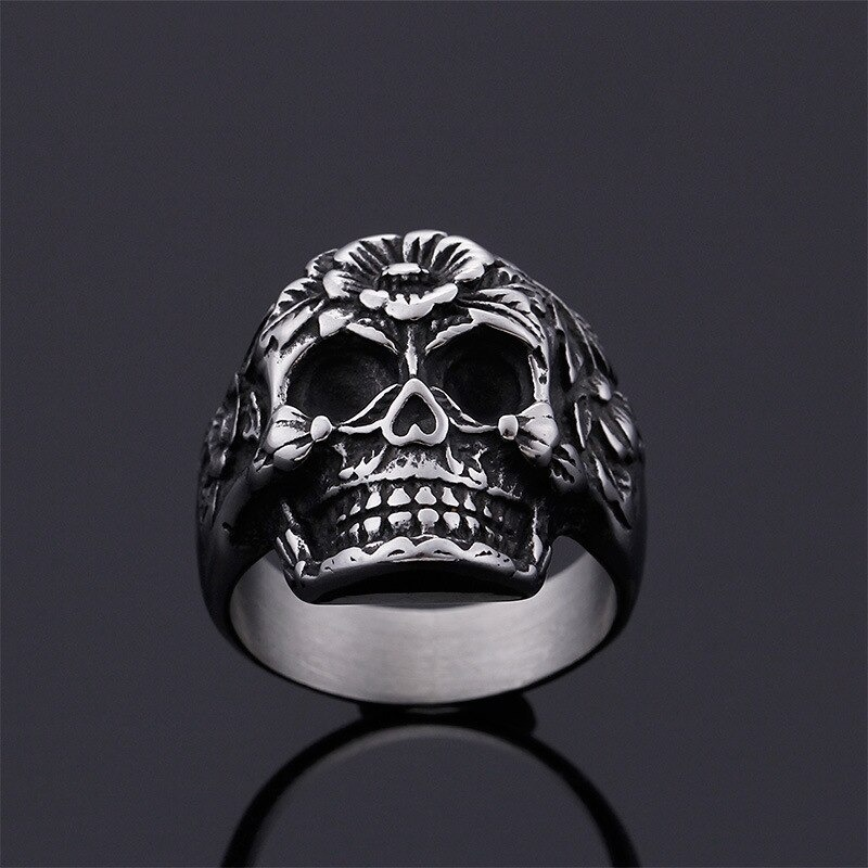 Vintage skull ring in silver stainless steel with floral patterns, perfect for punk jewelry lovers.