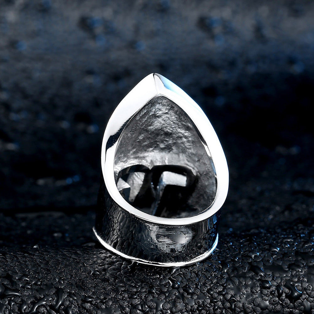 Stainless steel knight helmet ring showcasing detailed craftsmanship, perfect for cosplay and alternative fashion.