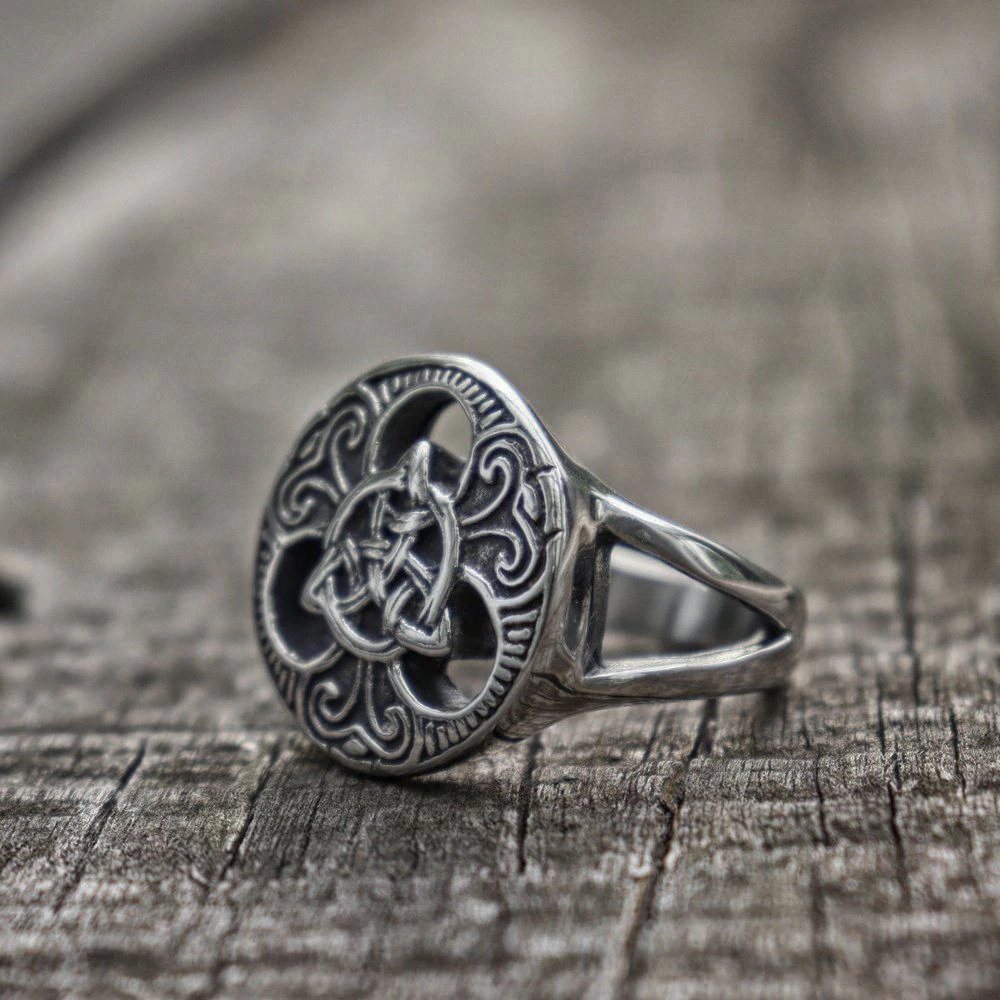 Stainless steel Celtic knot ring for men and women, perfect for cosplay or biker outfits.