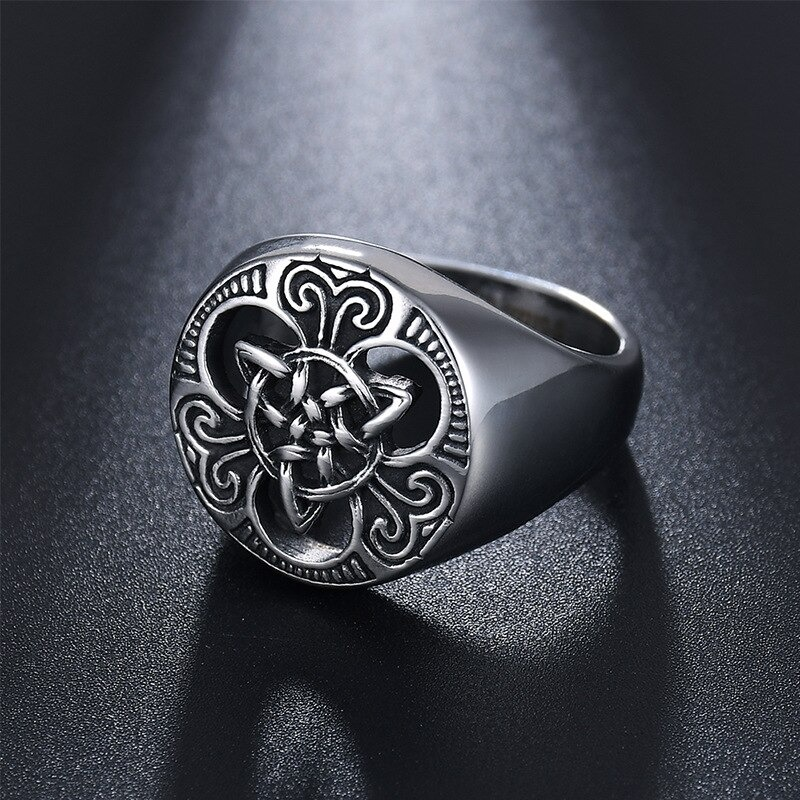 Stylish stainless steel Celtic knot ring for men and women, perfect for cosplay and everyday wear.