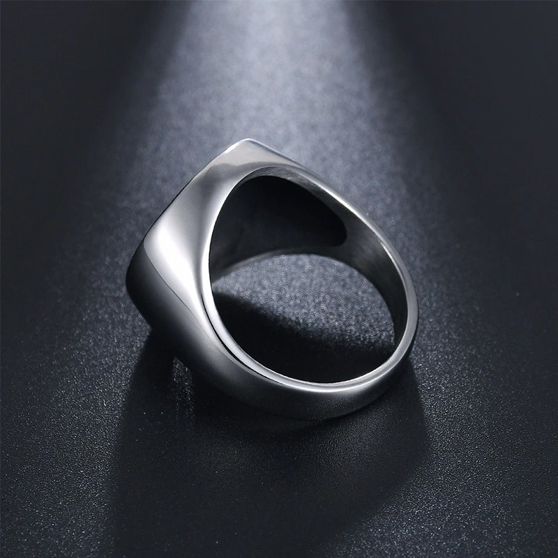 Stylish stainless steel ring featuring a sleek design, perfect for men and women, adding flair to any outfit.