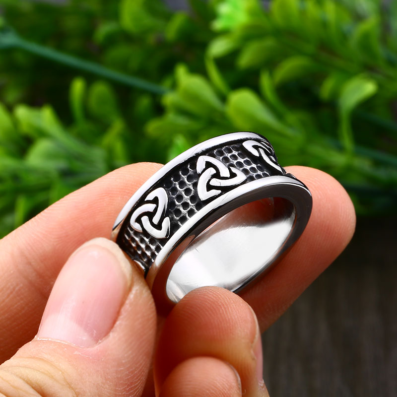 Stainless steel gothic-style ring with intricate design, perfect unisex fashion jewelry for all occasions.