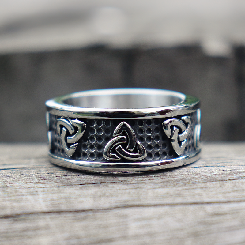 Gothic-style stainless steel unisex ring with intricate details and a polished finish, perfect for men and women.