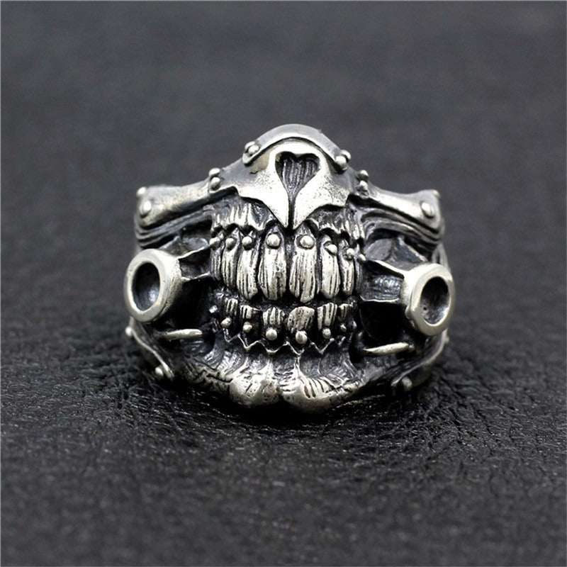 Punk rock Mad Max immortal Joe mask ring, skeleton design, alternative jewelry for men and women, cosplay and fashion accessory.