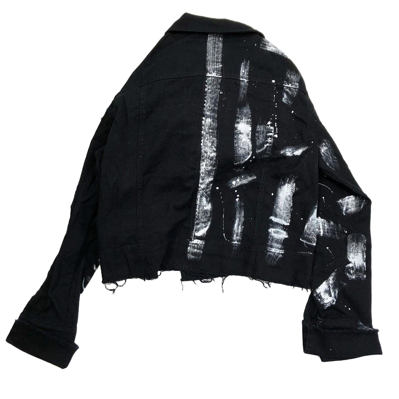 Stylish women's graffiti print jeans jacket, perfect for streetwear and creative outfits.