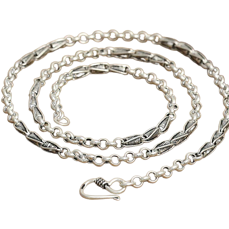 Stylish unisex sterling silver link chain necklace, featuring a versatile design for casual elegance.